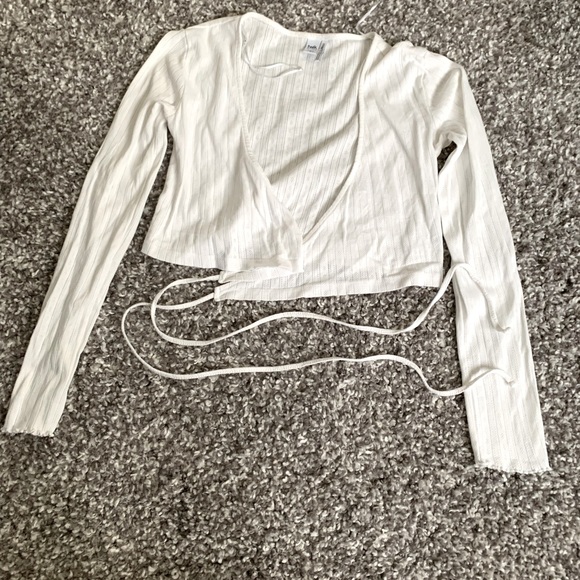 Simons Tops - Simons long sleeve shirt (can be used as a sweater) size small